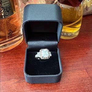 Elegant Silver Ring with Clear Gemstone